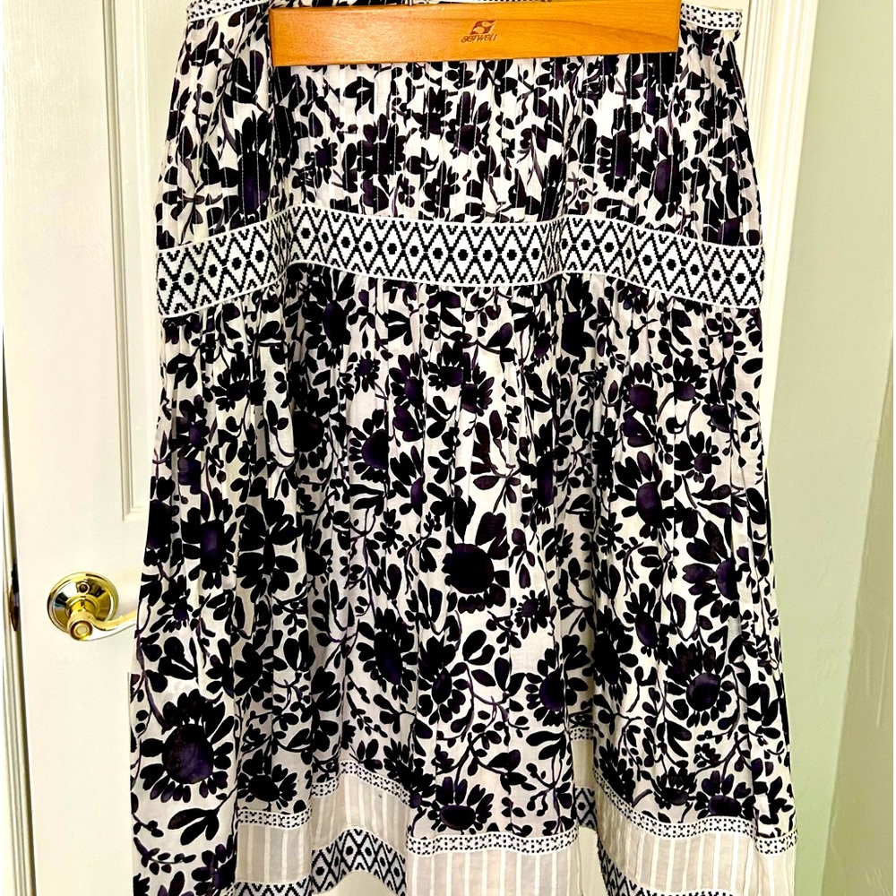 Vintage Talbots Size 8 Lined peasant/boho cotton floral skirt black & white